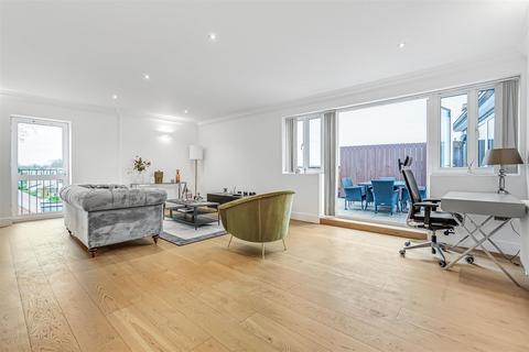 3 bedroom flat for sale, White Hart Lane, Barnes, London, SW13