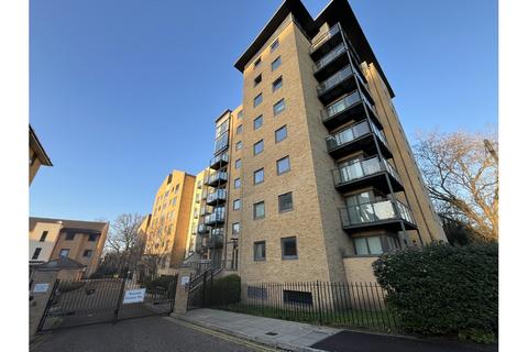 2 bedroom apartment to rent, Regents Court, Woking GU21