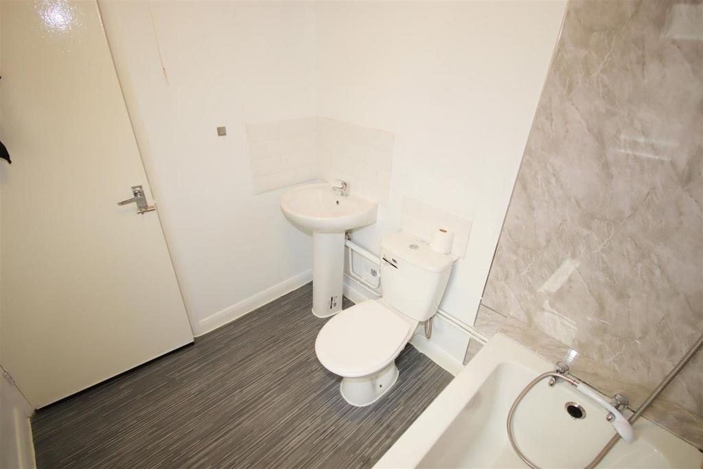 View of En-suite Bathroom