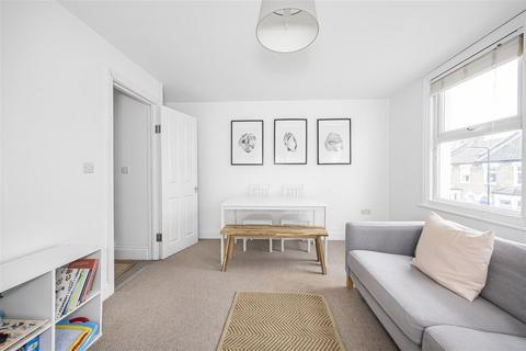 2 bedroom flat for sale, Oakdale Road, London E11