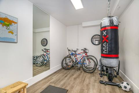 1 Seres Drive, Clarkston, Glasgow, G76 7PJ