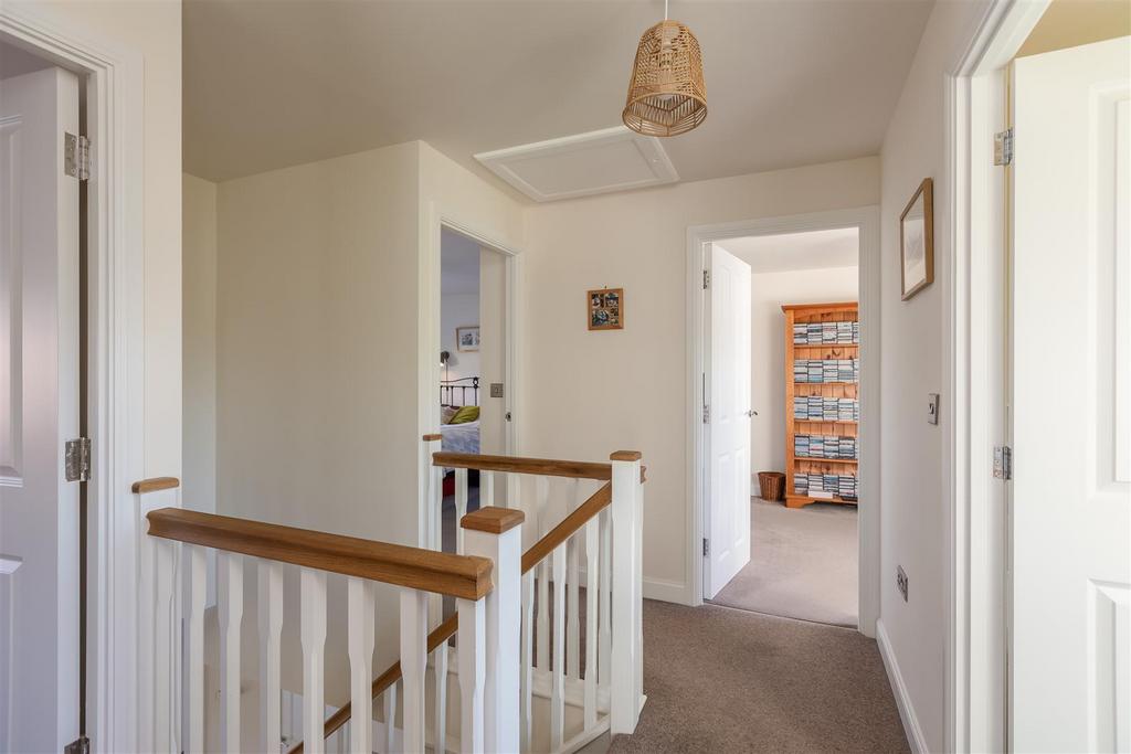 Derwent Road 85 Landing.jpg
