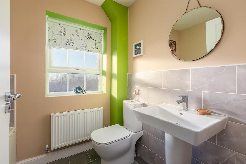 Derwent Road 85 Bathroom-1.jpg
