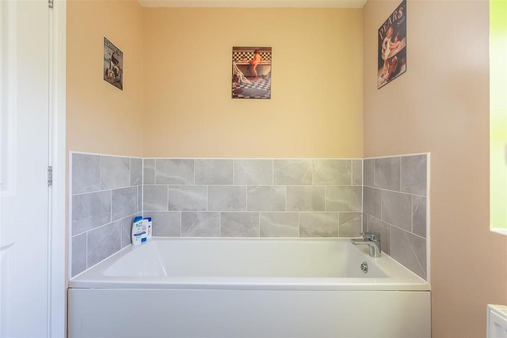 Derwent Road 85 Bathroom-2.jpg