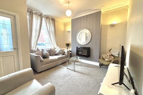 2 bedroom end of terrace house for sale, Apsley Road, Denton