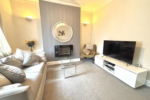 2 bedroom end of terrace house for sale, Apsley Road, Denton