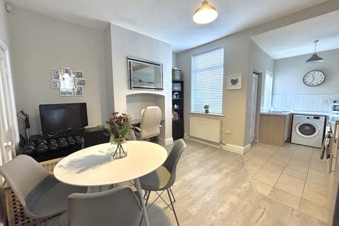 2 bedroom end of terrace house for sale, Apsley Road, Denton