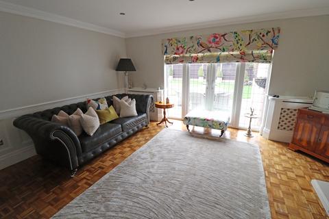 7 Almond Close, Grays, RM16 4UW