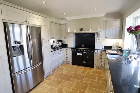 7 Almond Close, Grays, RM16 4UW