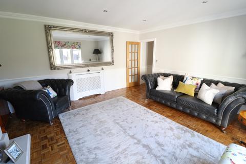 7 Almond Close, Grays, RM16 4UW