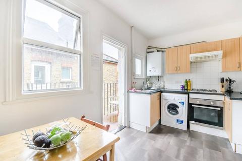 3 bedroom maisonette to rent, Weir Road, Balham, London, SW12