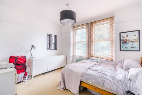 3 bedroom maisonette to rent, Weir Road, Balham, London, SW12