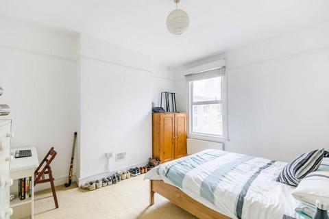 3 bedroom maisonette to rent, Weir Road, Balham, London, SW12