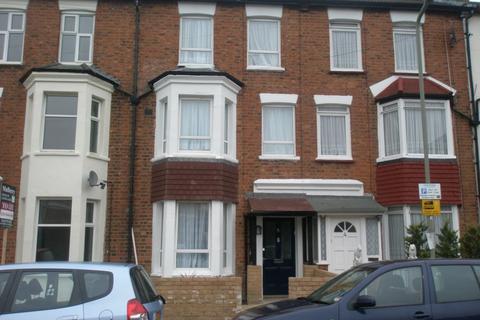 1 bedroom flat to rent, Gruneisen Road, London N3