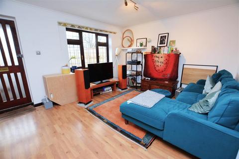 2 bedroom end of terrace house to rent, Hogarth Crescent, Colliers Wood SW19