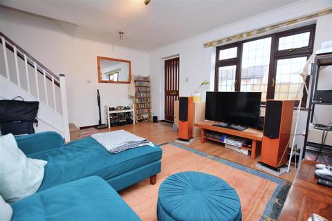 2 bedroom end of terrace house to rent, Hogarth Crescent, Colliers Wood SW19