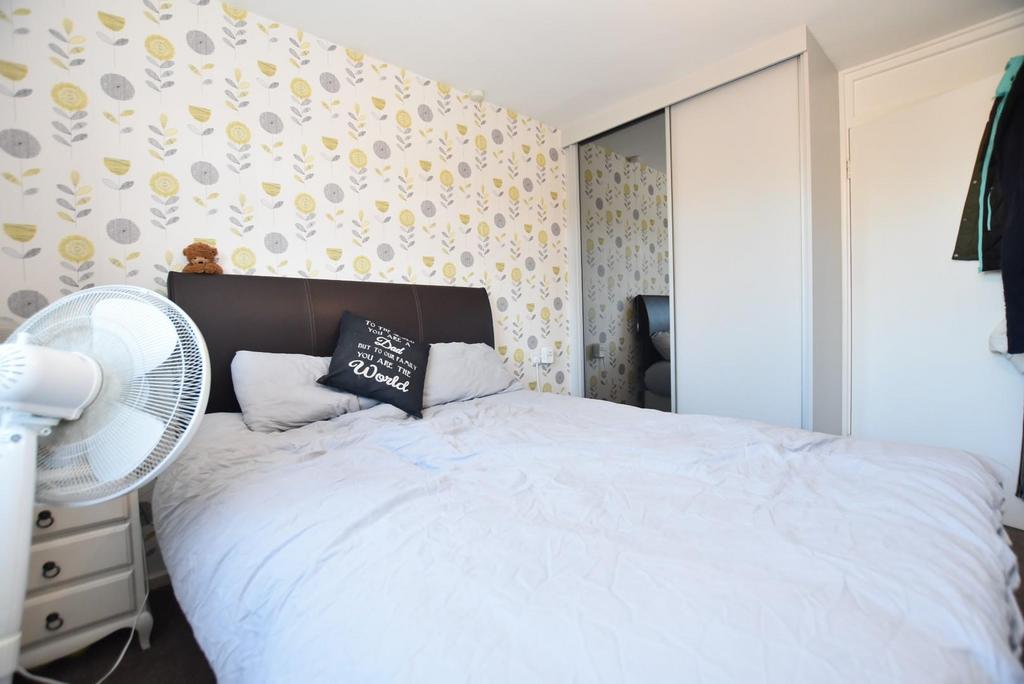 Bed 1.jpg