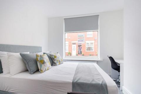 3 bedroom terraced house to rent, Lyndhurst Street, Salford, Greater Manchester, M6