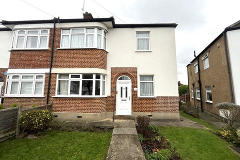 2 bedroom ground floor flat to rent, Tudor Drive, Gidea Park, RM2