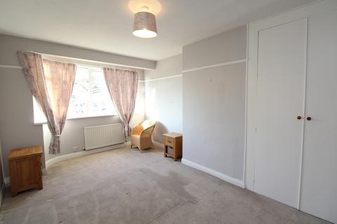 2 bedroom ground floor flat to rent, Tudor Drive, Gidea Park, RM2