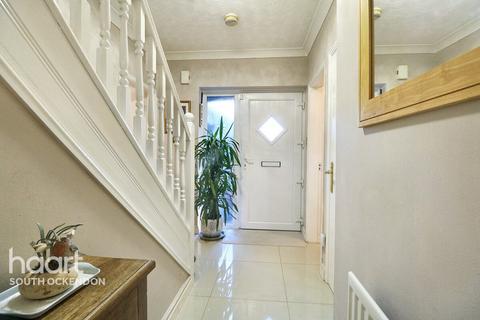 4 bedroom detached house for sale, Medlar Drive, South Ockendon