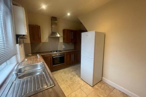 2 bedroom terraced house to rent, Holland Street, Radcliffe