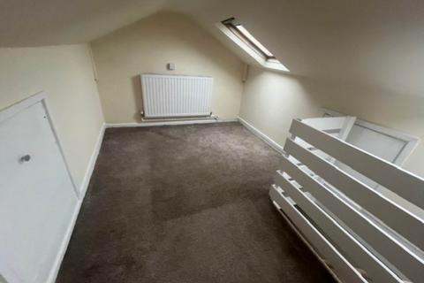 2 bedroom terraced house to rent, Holland Street, Radcliffe