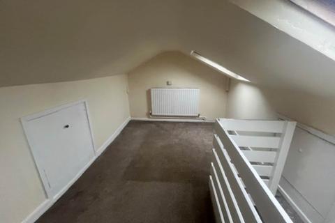 2 bedroom terraced house to rent, Holland Street, Radcliffe