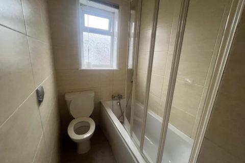 2 bedroom terraced house to rent, Holland Street, Radcliffe