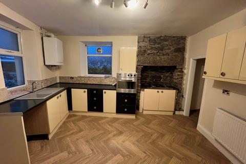 2 bedroom terraced house to rent, Huttock End Lane, Bacup