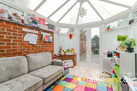 3 bedroom semi-detached house for sale, Green Lanes, Hatfield