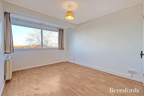 16 Carlton Close, Upminster, RM14 2YR