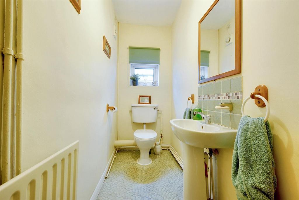Downstairs WC 1.jpeg