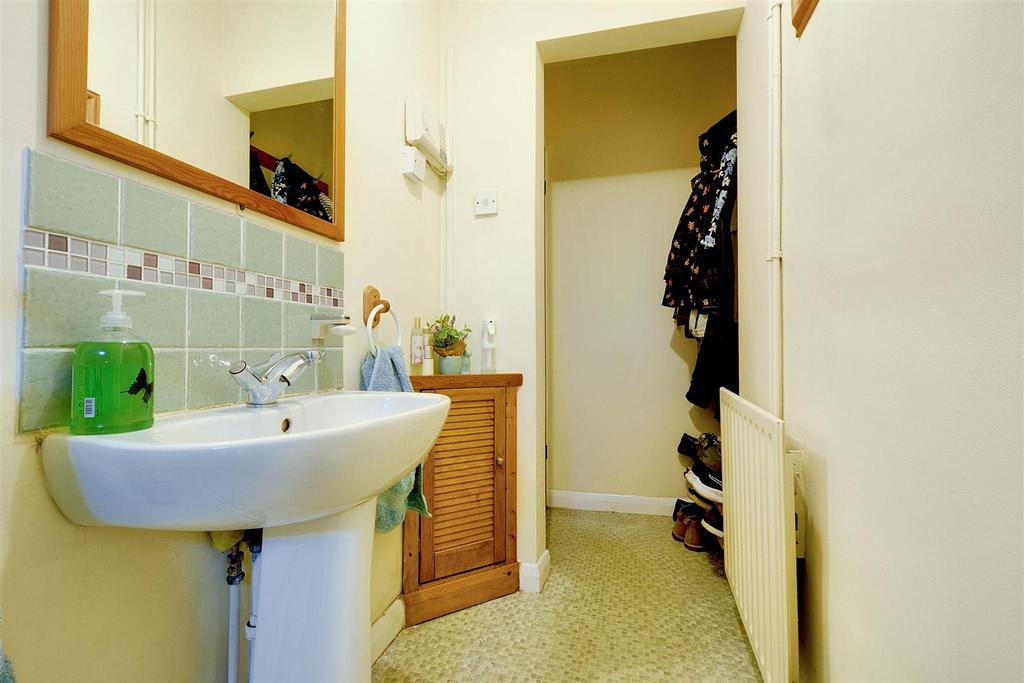 Downstairs WC 2.jpeg