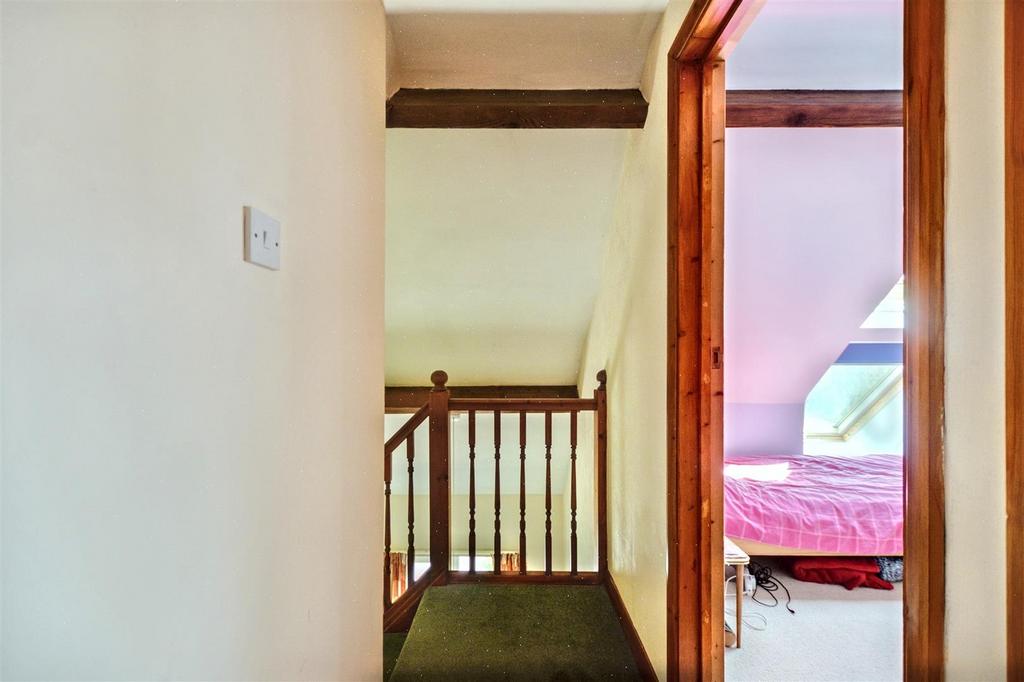 2nd Floor Landing 1.jpeg