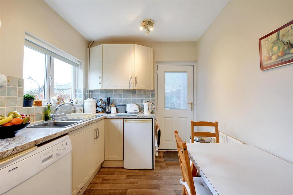 Kitchen 2.jpeg