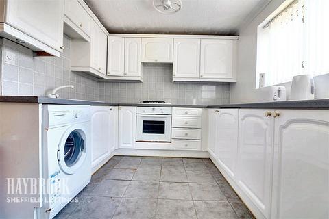 4 bedroom semi-detached house to rent, Blackburn Drive, Sheffield