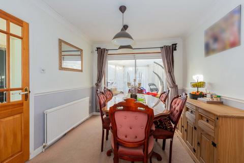 19 Laurel Close, Colnbrook, Slough, SL3 0QB