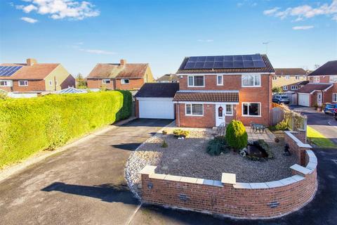 4 bedroom detached house for sale, Garth Drive, Selby YO8