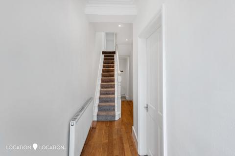 3 bedroom terraced house to rent, Willingdon Road, London, N22