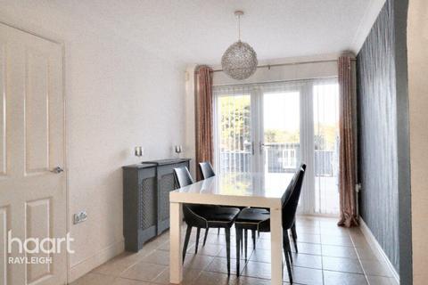 2 Causton Way, Rayleigh, SS6 8DD