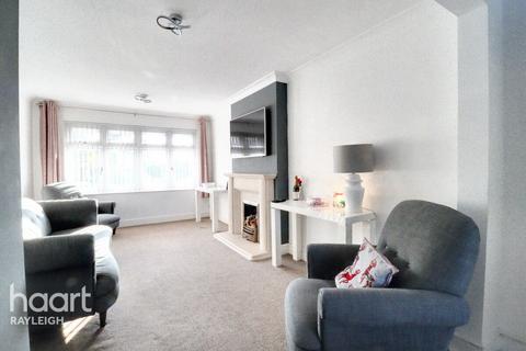 2 Causton Way, Rayleigh, SS6 8DD