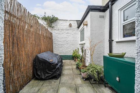 23 Robson Road, London, SE27 9LA
