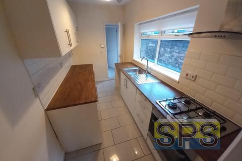 2 bedroom terraced house to rent, Victoria Road, Stoke-on-Trent ST1