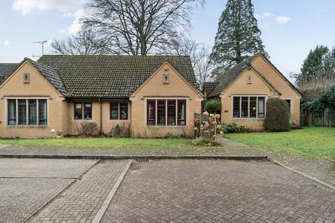 2 bedroom bungalow for sale, Farthing Fields, Hampshire GU35