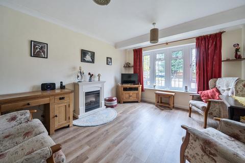 2 bedroom bungalow for sale, Farthing Fields, Hampshire GU35