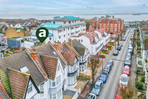 5 bedroom terraced house for sale, LEIGHTON AVENUE, Leigh-On-Sea