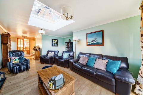 4 bedroom end of terrace house for sale, Horne Road, Shepperton, TW17