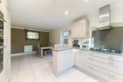 4 bedroom detached house for sale, Stanton Grove, Tadworth