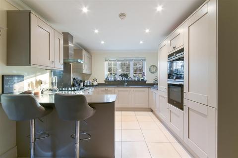 4 bedroom detached house for sale, Stanton Grove, Tadworth